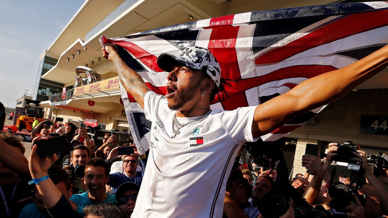 Hamilton coquetea con Ferrari