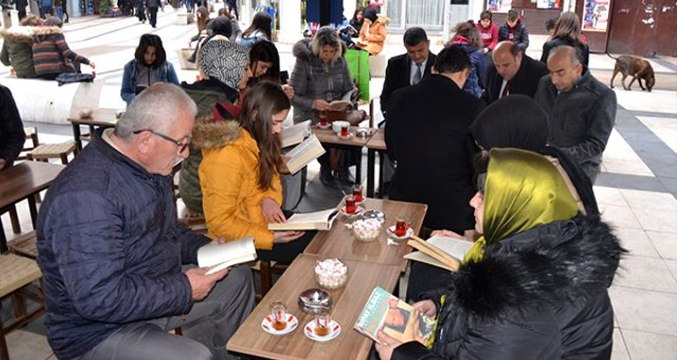 Anadolu Lisesi'nden anlamlı davranış: Her yaşta her yerde okuyorum projesini başlattı