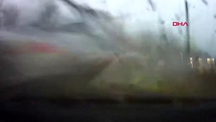 Rusya'da kadın sürücü test aracı ile zincirleme kazaya neden oldu