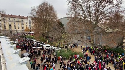 Grève du 5 décembre : le cortège arrive au parc Paul-Mistral à Grenoble