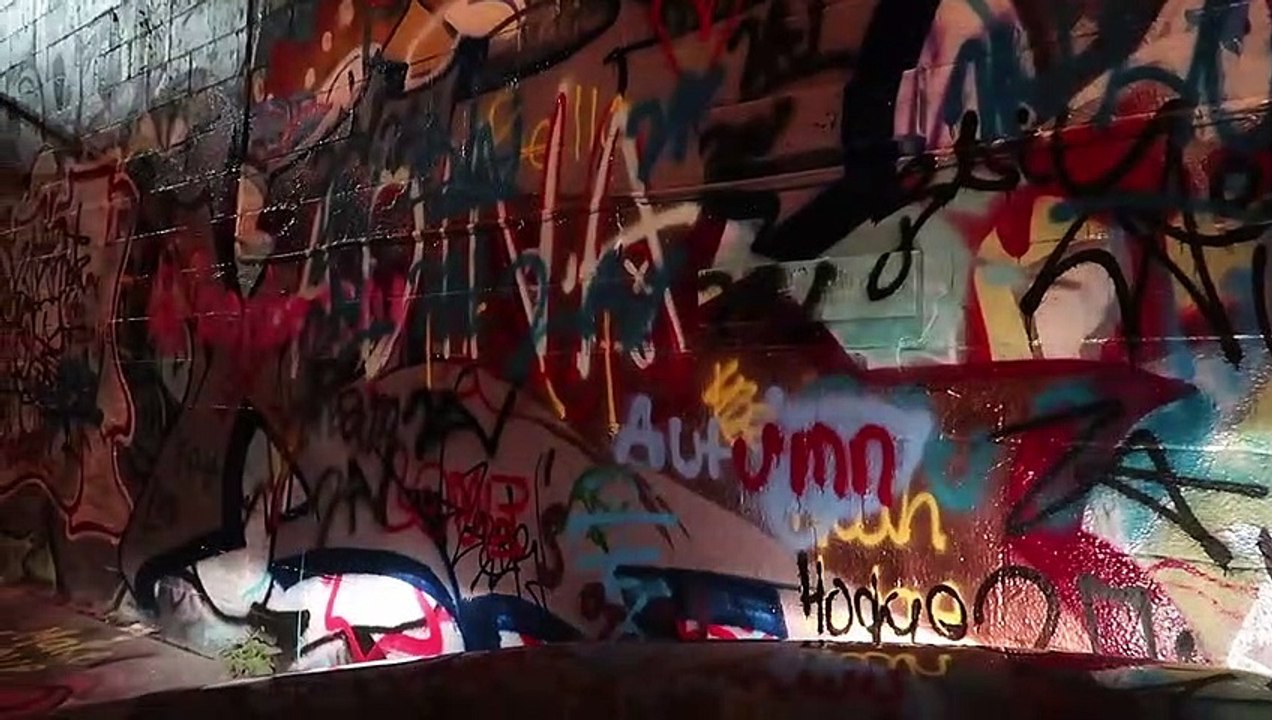 BALTIMORE HOUSING PROJECTS AT NIGHT  HUGE RATS SPOTTED