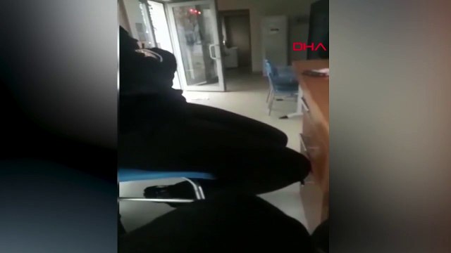 Güvenlik müdürü, kapıyı açmayan 2 kadın görevliye saldırdı