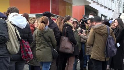 Özel okuldaki öğretmenlerin maaşlarının ödenmemesine veliler tepki gösterdi