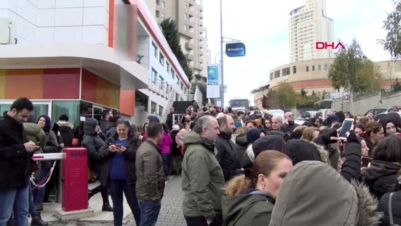 Kolej önünde velilerden protesto eylemi
