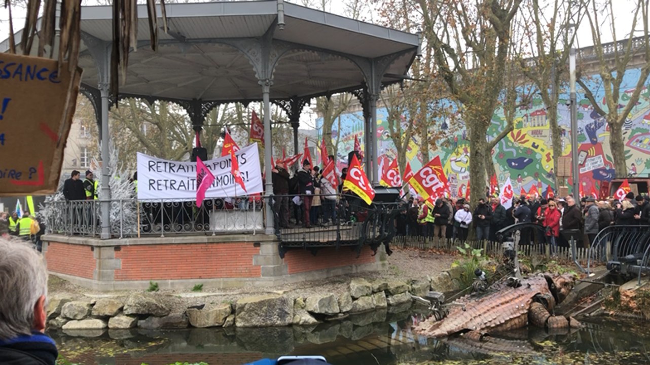 La Roche-sur-Yon. Manifestation pour les retraites