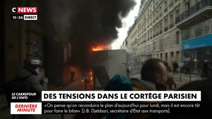 Premières tensions dans le cortège parisien et des dégâts matériels   #grevedu5decembre