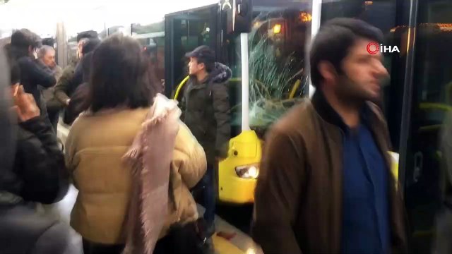 Fikirtepe metrobüs durağında iki metrobüs birbirine girdi. Olay yerine çok sayıda ambulans sevk edildi.