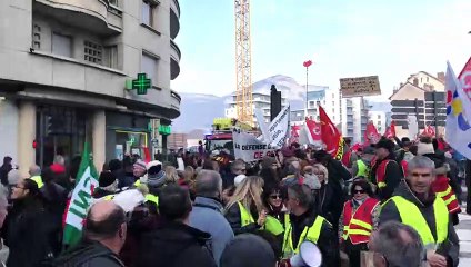 Les pompiers de Savoie acclamés lors de la manifestation à Chambéry