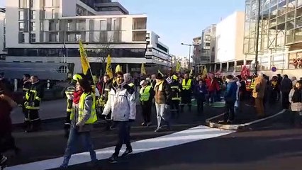 ANNECY | Grève du 5 décembre :  le cortège approche de la gare