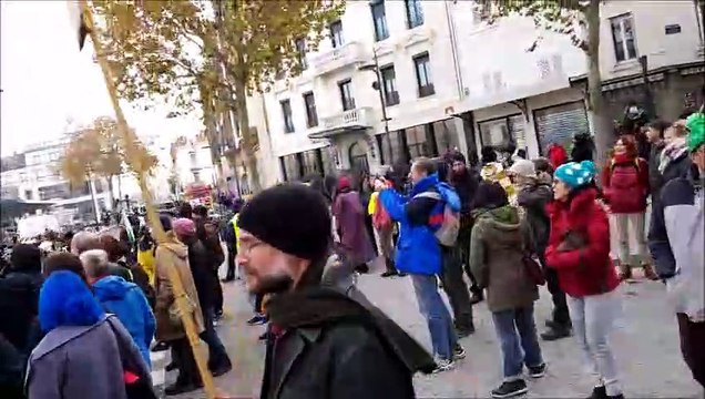 Valence : les manifestants envahissent la gare