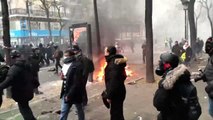 Fransa'da göstericiler ile polis arasında arbede (1)