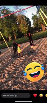 Cet enfant a été percuté par une jeune fille sur une balançoire.