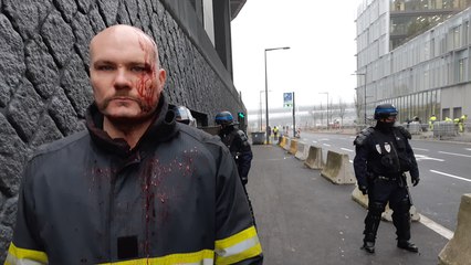 Retraites : Jonathan, un pompier, a été blessé dans la manifestation à Lille