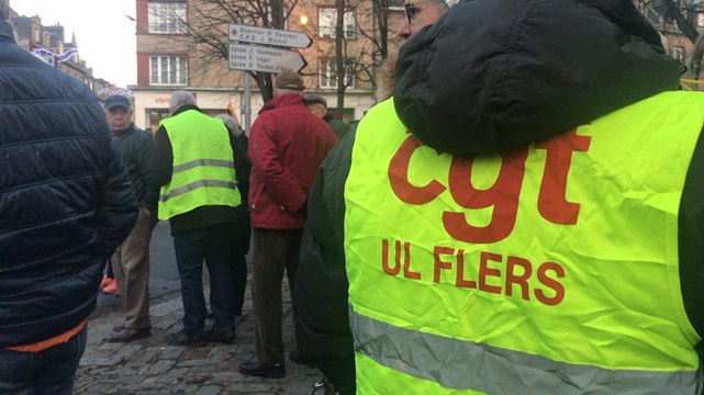 Grève du 5 décembre à Flers. Les policiers mobilisés devant le commissariat