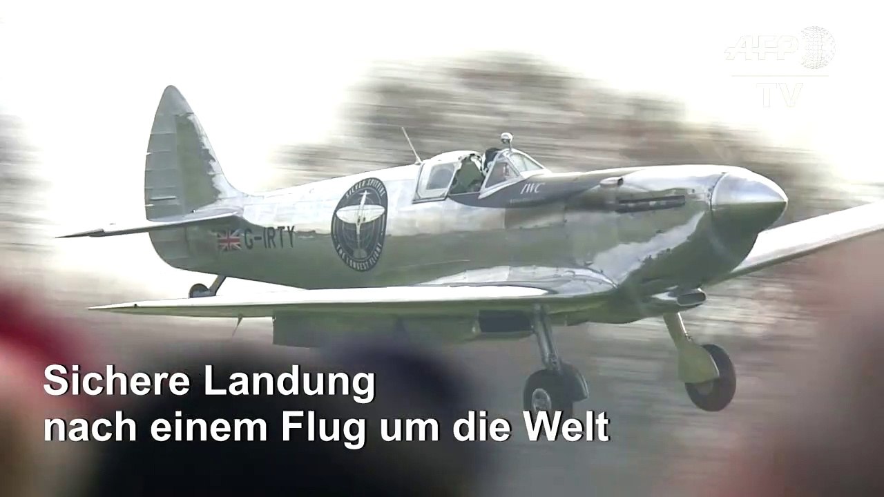 Spitfire-Flugzeug nach Weltumrundung wieder gelandet