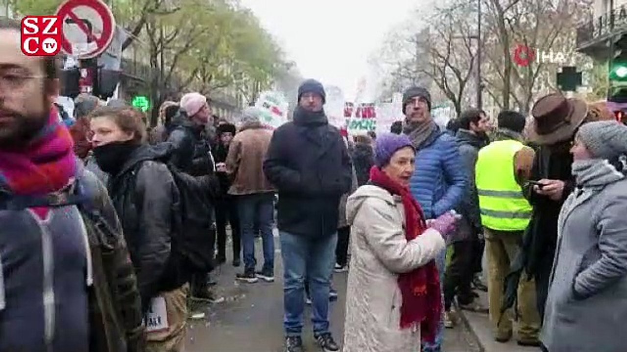Fransa'da hayatı durduran eylemler! 285 bin kişi katıldı
