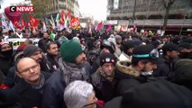 Grève du 5 décembre : 2 heures de surplace pour le cortège parisien bloqué par des heurts