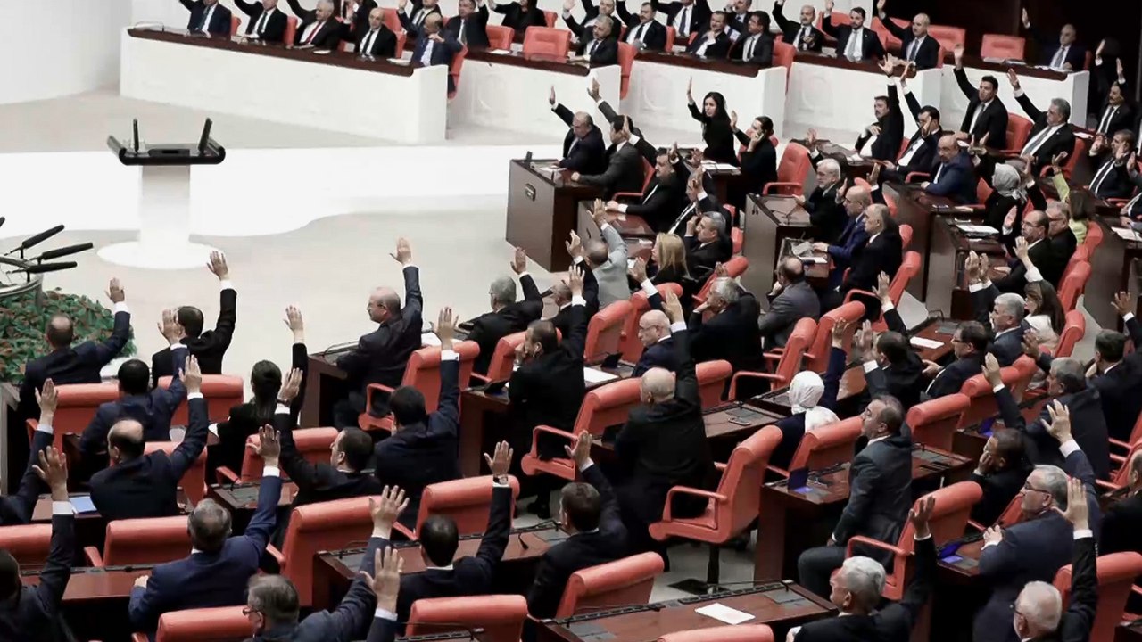 التقارب بين ليبيا وتركيا.. دلالات اتفاقية ترسيم الحدود البحرية والتعاون الأمني