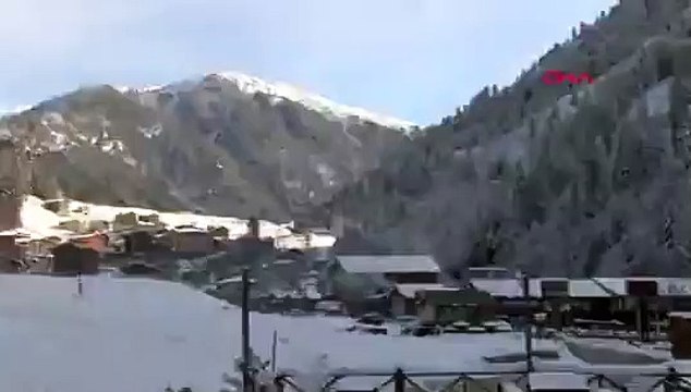 Ayder Yaylası'nda sambrelli kayak keyfi