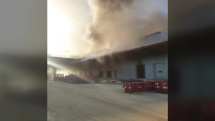 물류터미널 공사장 화재...한때 대응2단계 발령 / YTN