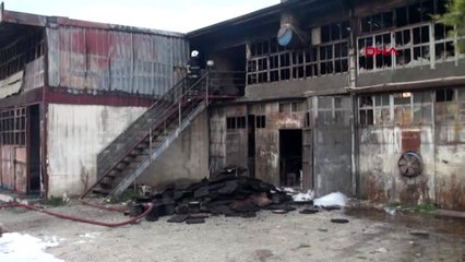 Hatay mobilya atölyesinde yangın 5 iş yeri zarar gördü