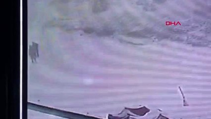 Kaybolan iki dağcının güvenlik kamera görüntüsü