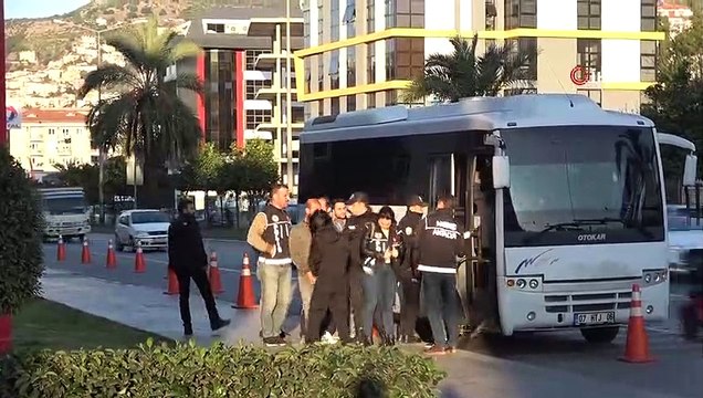 Uyuşturucu şüphelilerinden gazetecilere: “Çek Alanya yakışıklı görsün”