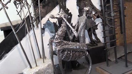 "Tornacı mı oldun" diyenlere inat metalden heykel yapıyor