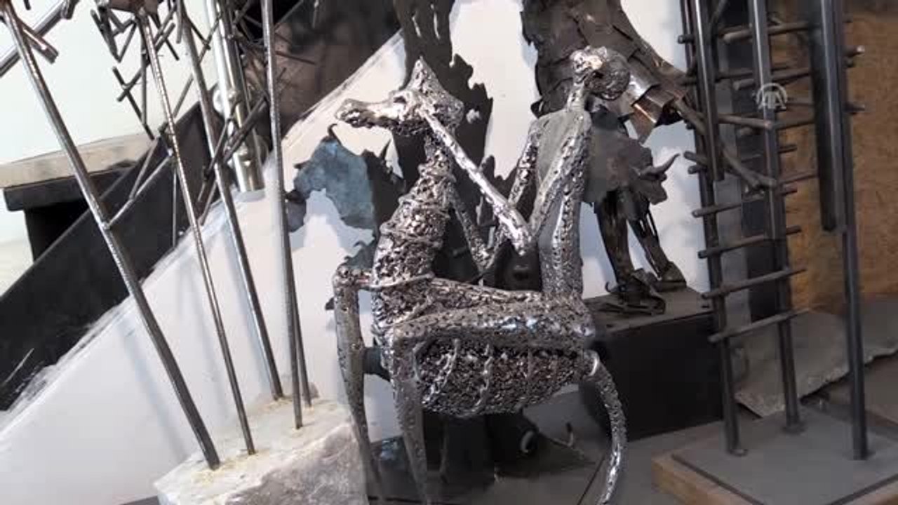 "Tornacı mı oldun" diyenlere inat metalden heykel yapıyor