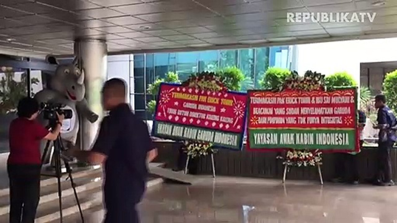 Pascapemecatan AA, BUMN Banjir Karangan Bunga