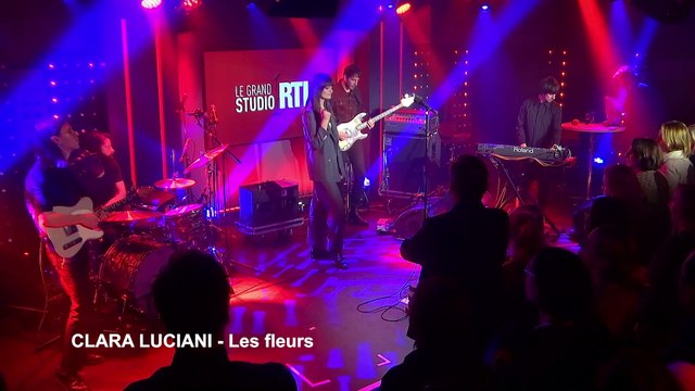 Clara Luciani - Les fleurs (Live) - Le Grand Studio RTL