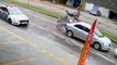 Un motard veut échapper à la police mais percute violemment une voiture à l'arrêt