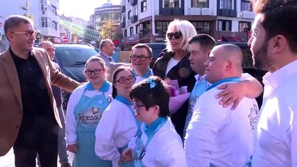 Ajda Pekkan down sendromlu gençlerle bir araya geldi