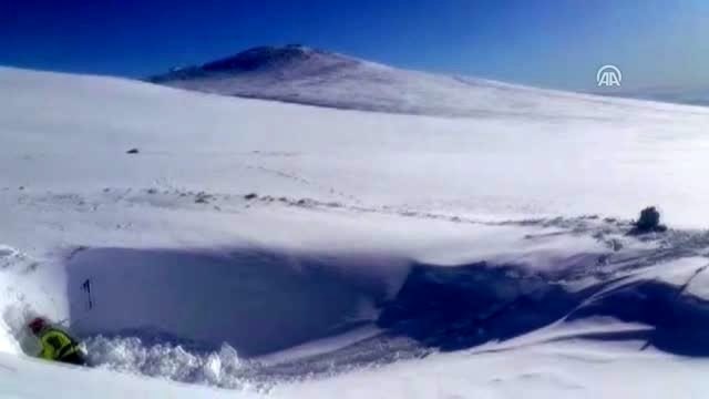 Uludağ'da kaybolan iki arkadaş mağarada aranıyor