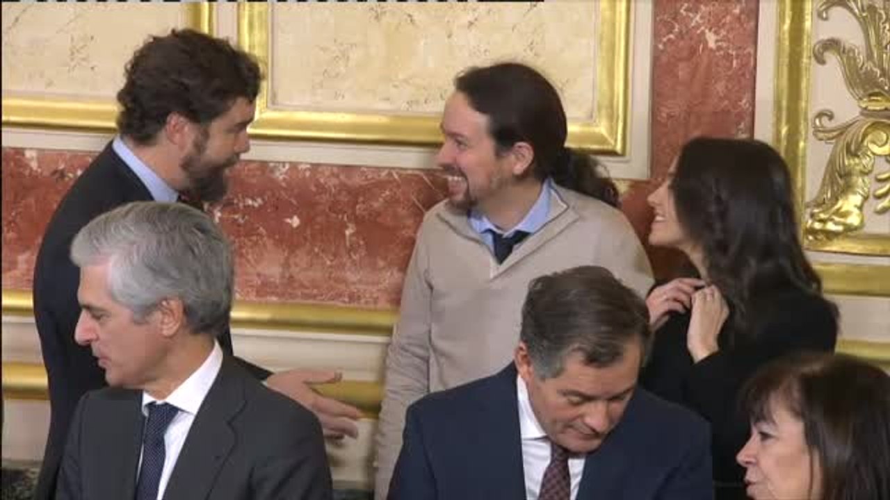 Un corrillo entre Iglesias, Espinosa de los Monteros y Arrimadas, anécdota del Día de la Constitución