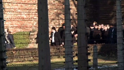 Merkel sieht in Auschwitz-Gedenken "festen Teil unserer nationalen Identität"