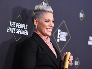 Sängerin Pink überrascht mit extremer Kurzhaarfrisur