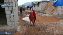 الأمطار الغزيرة تغرق خيام نازحي مخيم ضياء في محيط سرمدا بإدلب