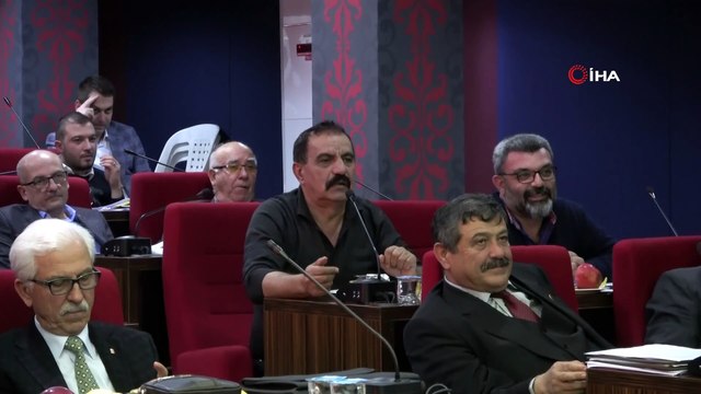 Mecliste, mezarlık içinde kalan ‘konut alanı’ arazisi çıkmazı