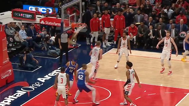 لقطة: كرة سلة: هاريس يستعرض بسلة ساحقة في فوز ويزاردز على سفنتي سيكسرز