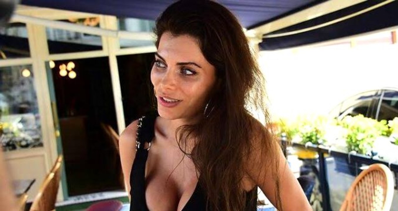 Oyuncu Ceren Hindistan, hafızasını sildirdiğini duyurdu