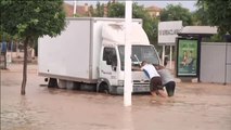 Los vecinos de Los Alcázares cortan la AP-7 para protestar por las inundaciones