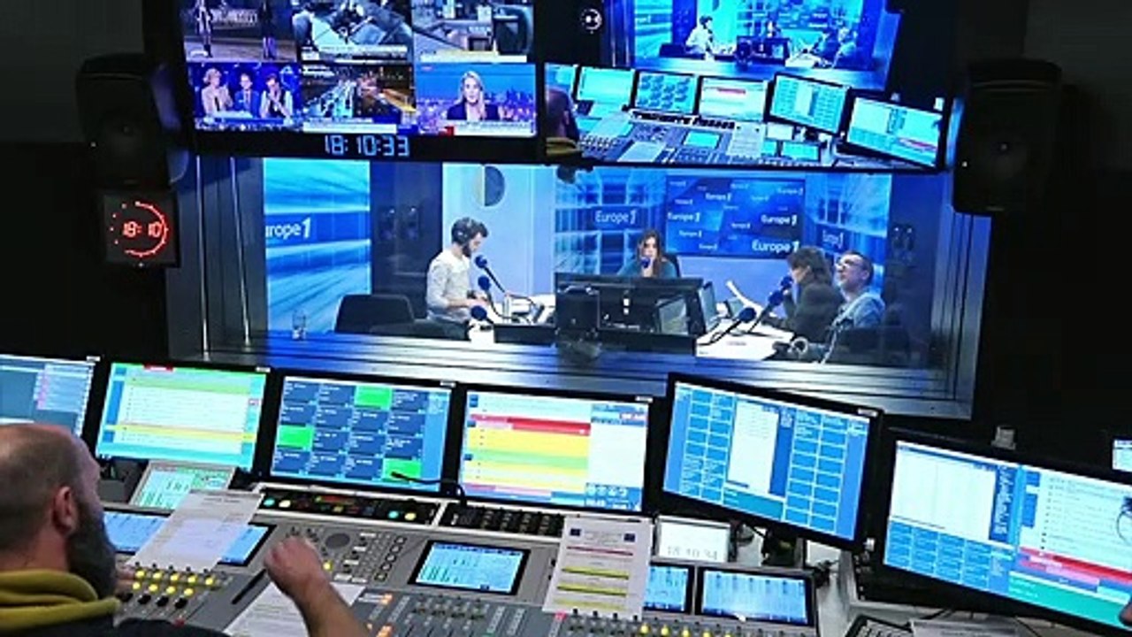 Hommage d'Emmanuel Macron aux trois secouristes tués en hélicoptère, "trois héros"