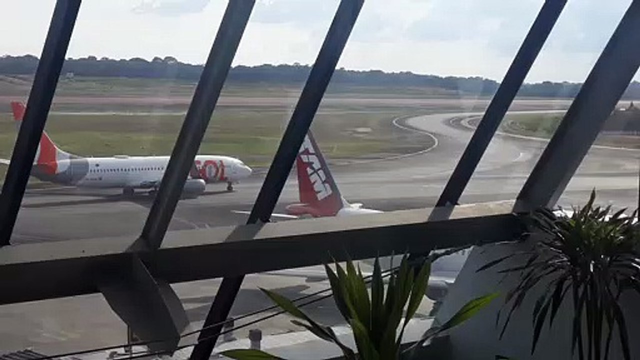 [SBEG Spotting]Boeing 737-800 PR-GGK e Airbus A321 PT-XPN na pista com a decolagem do Airbus A320NEO PR-YYE