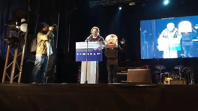 Javier Bardem, en la Marcha por el Clima: Exigimos el abandono completo de los combustibles fósiles. Los gobiernos deben dejar de subvencionar la extracción y su uso