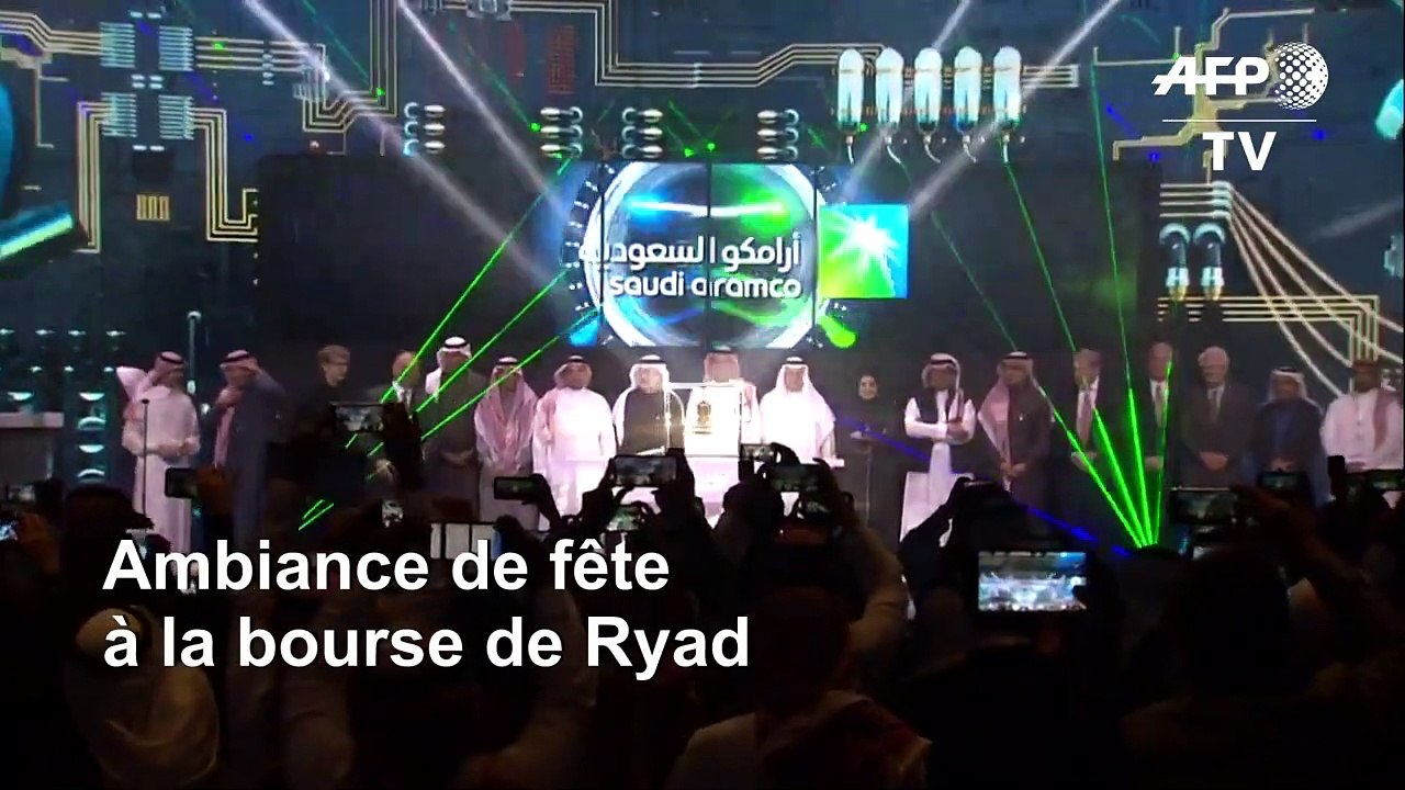 Les dirigeants de Saudi Aramco sonnent la cloche pour l'entrée en bourse de l'entreprise