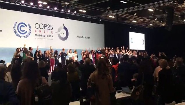 Jóvenes por el clima cantan: Somos imparables, otro mundo es posible