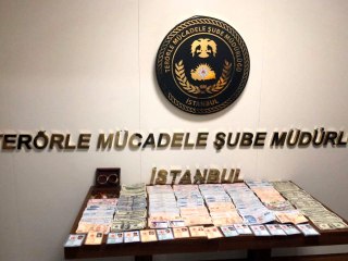 İstanbul'da FETÖ operasyonu: Bu paralar "gaybubet" evlerinden çıktı
