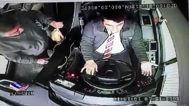 Yolcudan otobüs şoförüne yumruk kamerada
