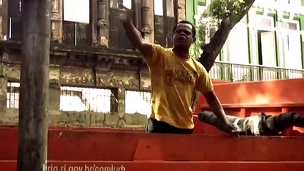 'Atrás da Porta'  |  Trailer  |  2010  |  HD